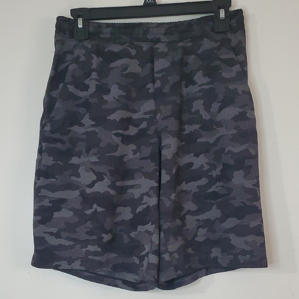 Mens Lululemon Camo Shorts Size Medium Black Grey 9"